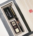 Kuretake Mannen Mouhitsu ”Makie-Monogatari” Brush Pen Black body Zuichou-houou DU180-315 lifestyle (3) 1500pxl.jpg